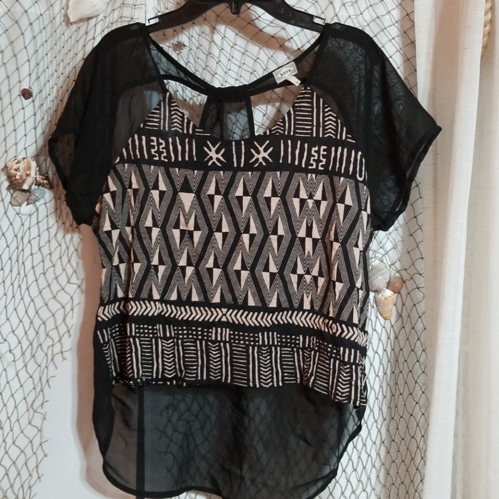 ☀️Kirra-  Sheer Crop Top
